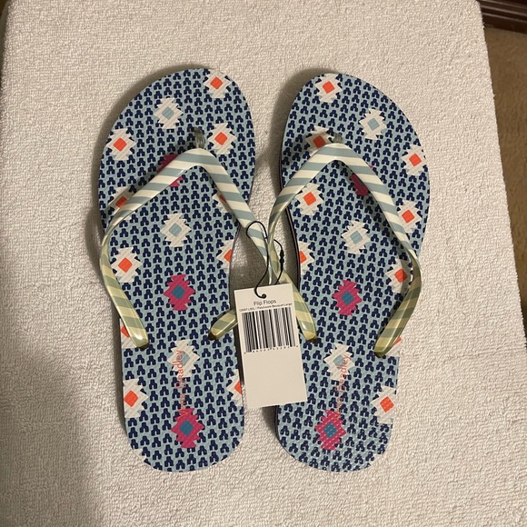 Vera Bradley Shoes - Vera Bradley Size Large Patchwork Bouquet flip flops NWT